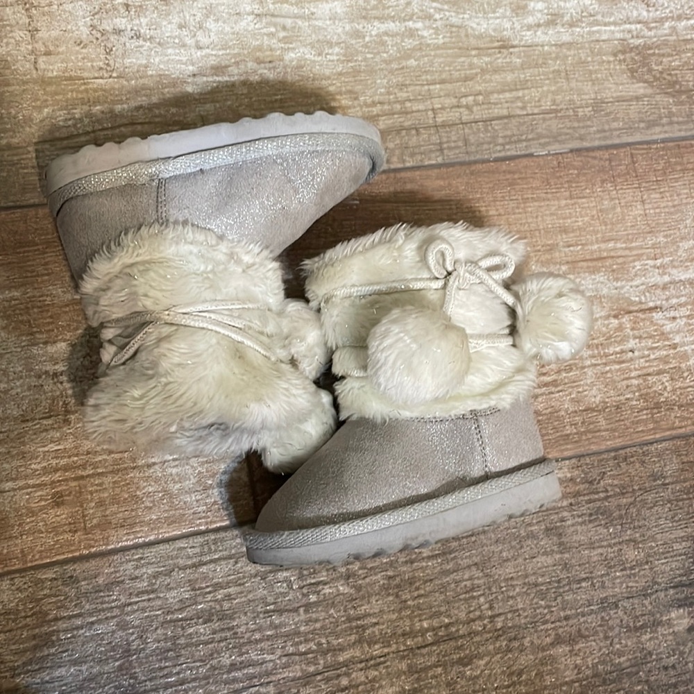 Children’s Place Silver Pom Pom Boots Size 5
